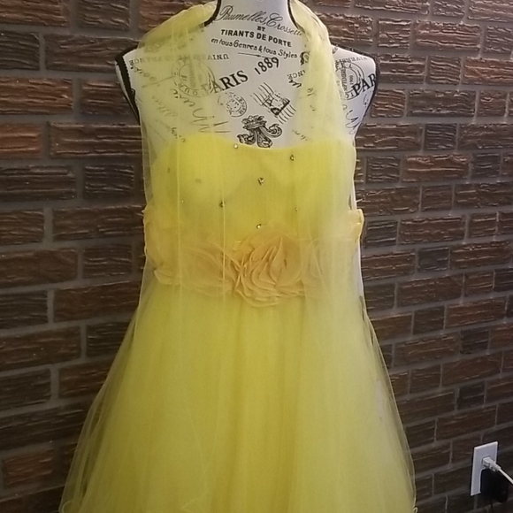 Short yellow prom dress - Picture 3 of 8